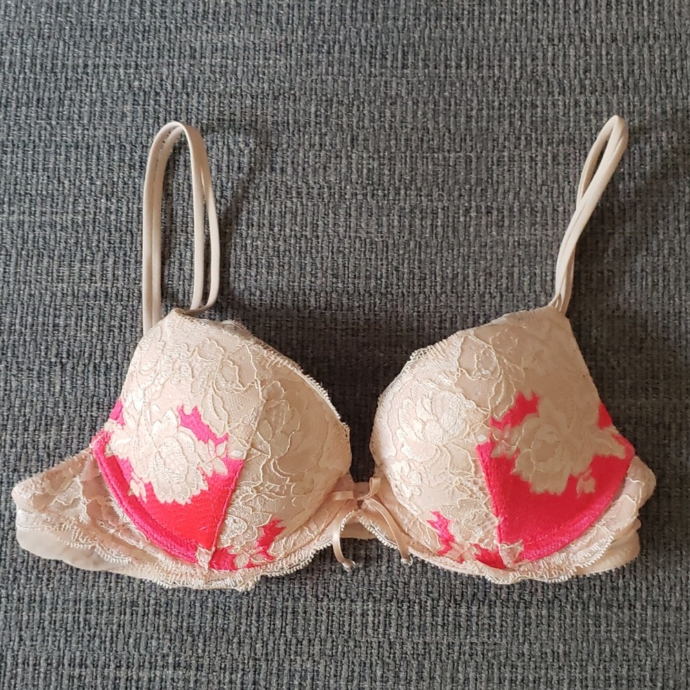 NWOT VS push up bra